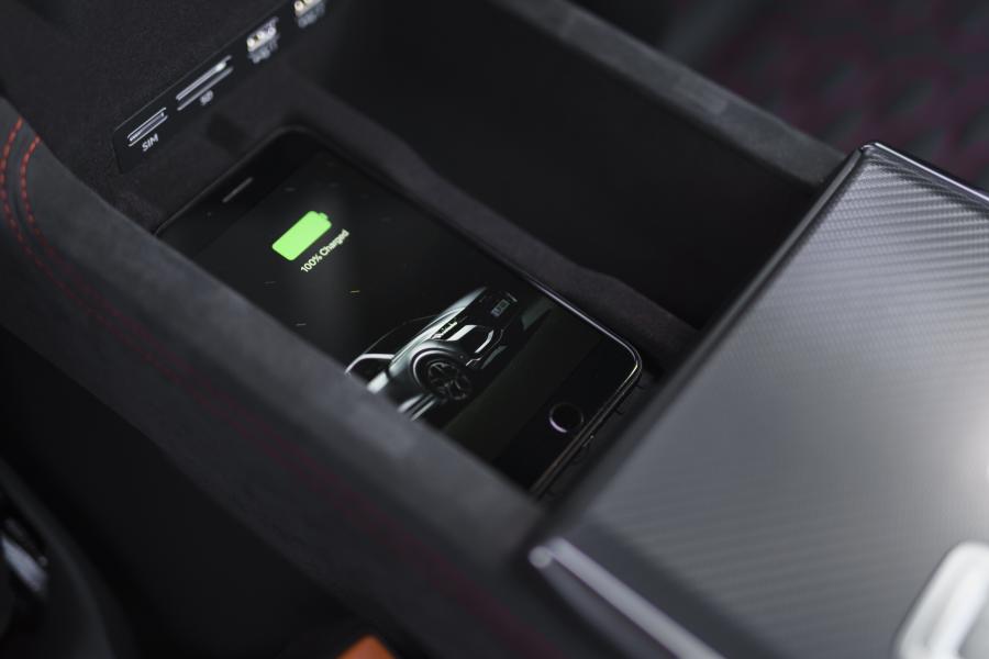 Детали интерьера Audi RS6 Avant (C8) 2020 года  (UK) (фото 138 из 150)